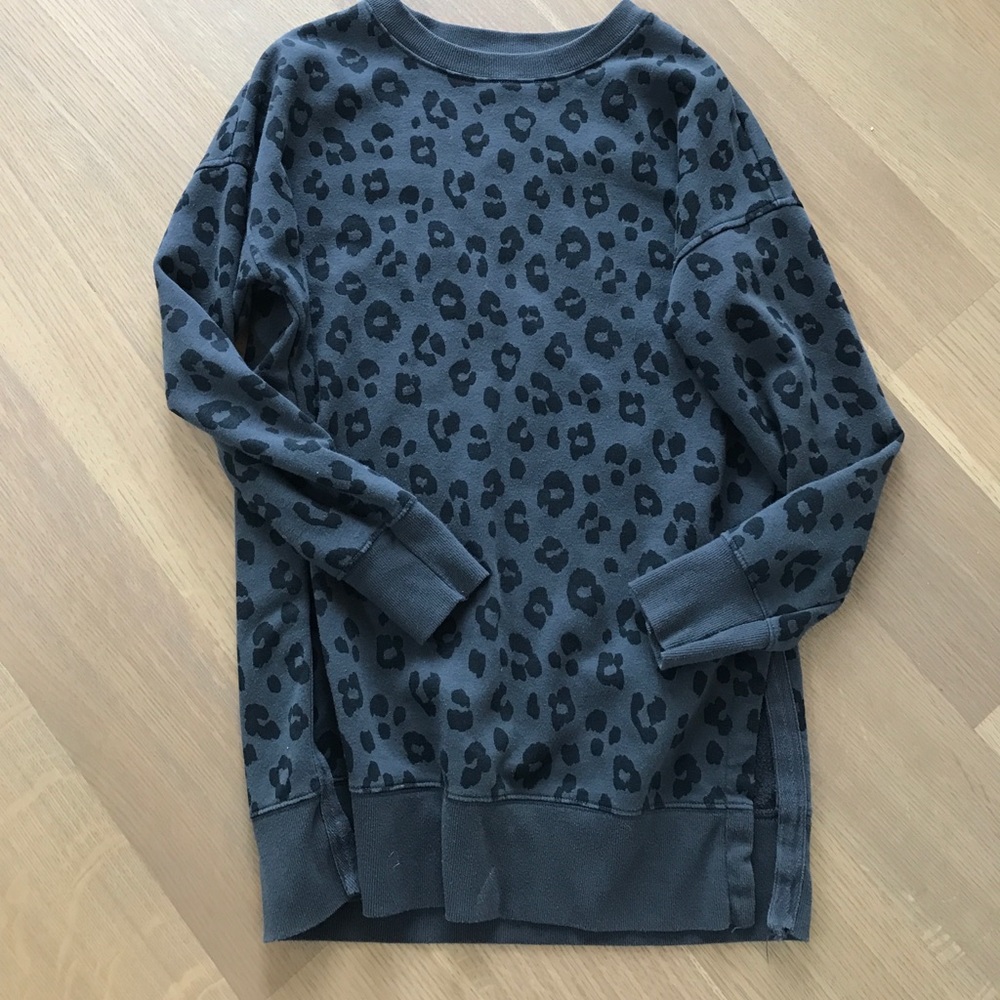 Old Navy Women’s Sweatshirt Size xs Leopard Print